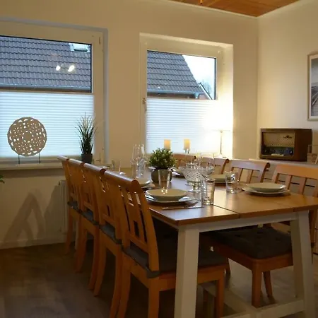 Kiebitznuest In * Emden